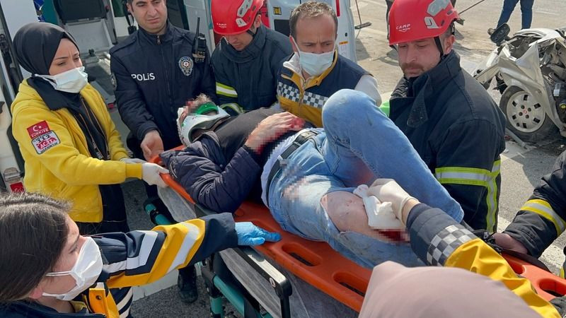 Tıra çarpan sürücü için SEFERBER OLDULAR