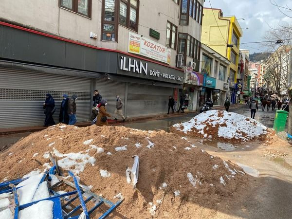 Hürriyet’e fotoğraflı gönderme: O gün doğan bebekler koşmaya başladı