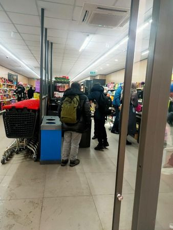 Kasiyer kedi güldürdü!