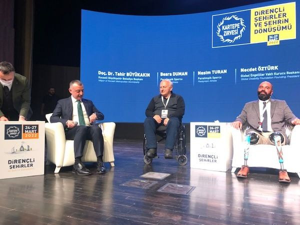 Engelleri aşanlar dertlerini Büyükakın’a anlattı