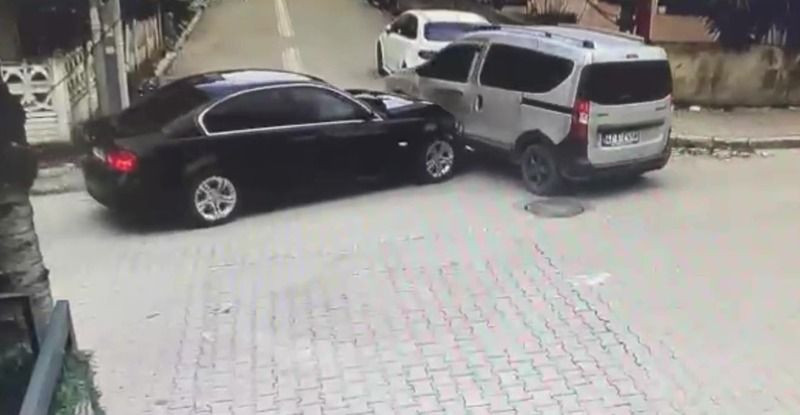 Önce kaza yaptılar sonra BİRBİRLERİNE GİRDİLER