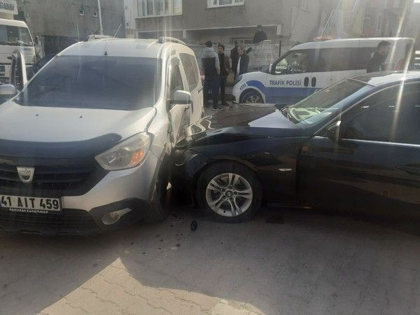 Önce kaza yaptılar sonra BİRBİRLERİNE GİRDİLER