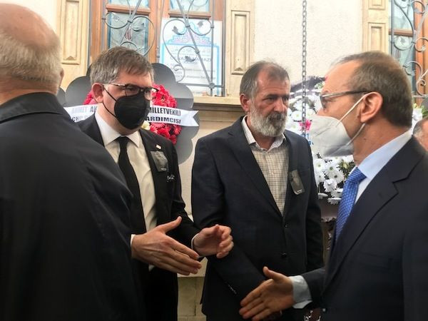 Yıldızlı’nın cenazesine akın ettiler...Son yolculuğuna uğurlandı