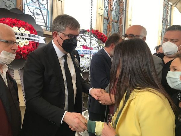 Yıldızlı’nın cenazesine akın ettiler...Son yolculuğuna uğurlandı