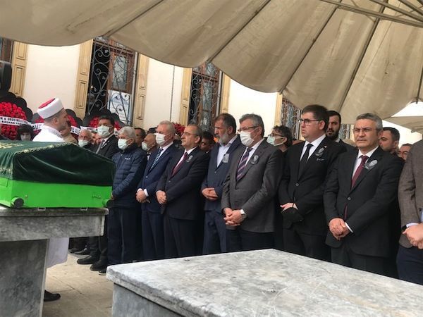 Yıldızlı’nın cenazesine akın ettiler...Son yolculuğuna uğurlandı