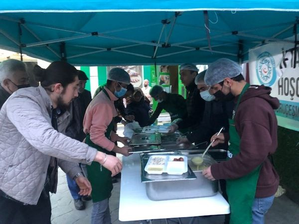 Ne parti ne belediye… Burası Kuruçeşmeliler’in iftar çadırı!