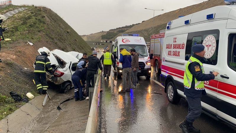 Kocaeli'de feci kaza: 3'ü ağır, 4 yaralı
