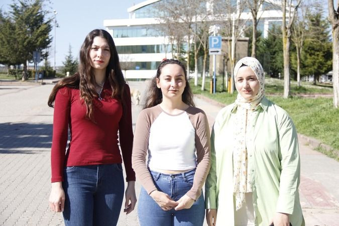 Üniversite kampüsündeki köpekler ÖĞRENCİLERİN KABUSU OLDU