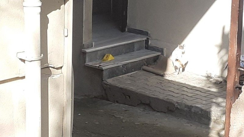Kapısında bekleyip evinden çıkarken kurşun yağdırdılar