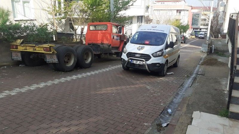 Kapısında bekleyip evinden çıkarken kurşun yağdırdılar