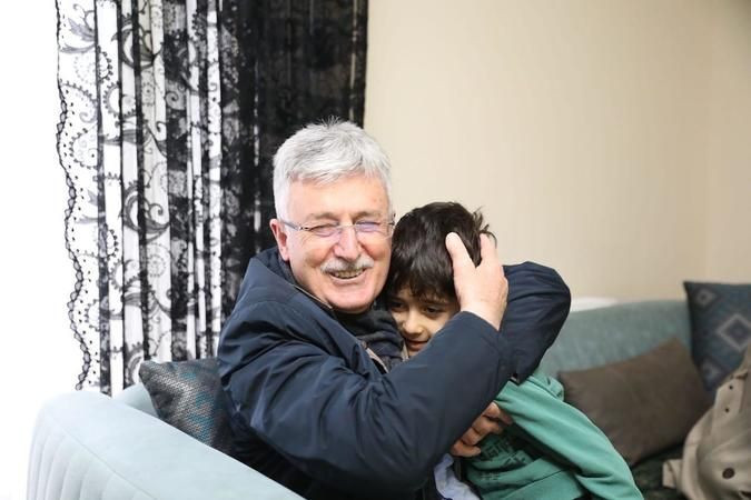 Ellibeş: Siz yeter ki çağırın, çayları ben koyarım