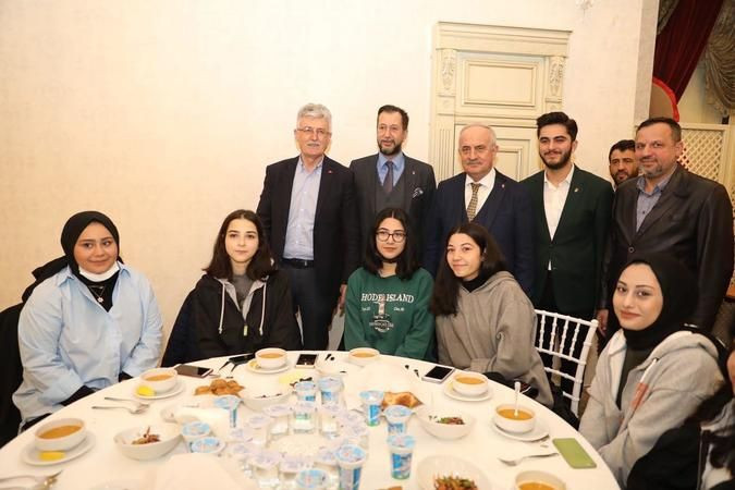 Ellibeş: Siz yeter ki çağırın, çayları ben koyarım