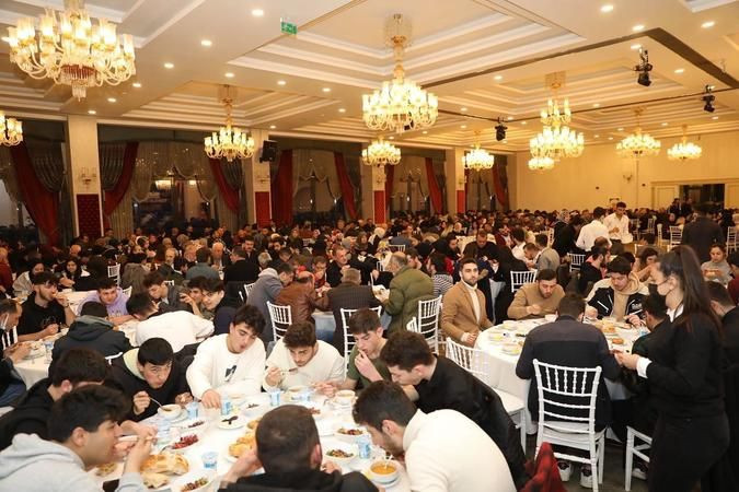 Ellibeş: Siz yeter ki çağırın, çayları ben koyarım