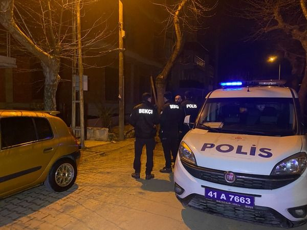 Karısını, arkadaşlarına hakaret ettiği için bıçaklamış
