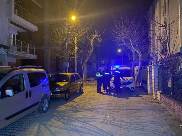 Karısını, arkadaşlarına hakaret ettiği için bıçaklamış