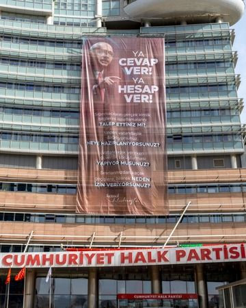 CHP Genel Merkezi’ne asılan afiş gündem oldu!