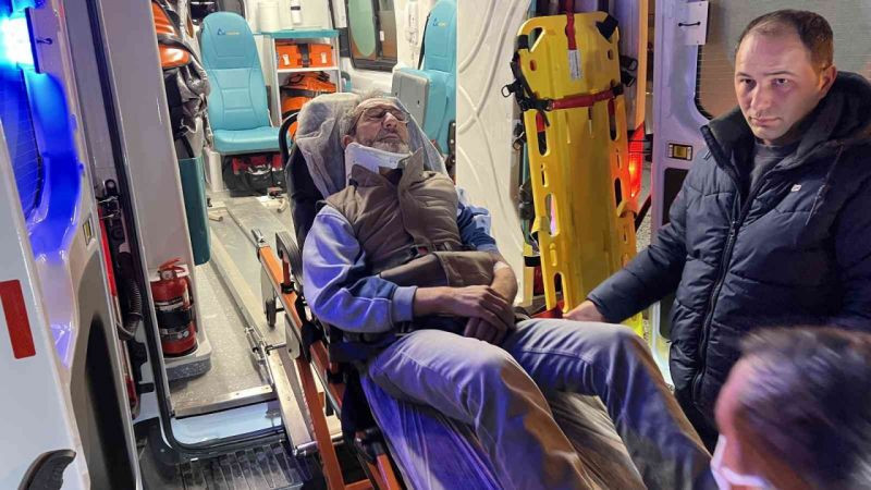 Trafik ışıklarında zincirleme kaza: 4 yaralı
