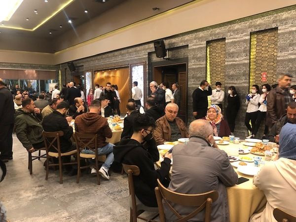 MHP İzmit iftarda buluştu Salon doldu taştı