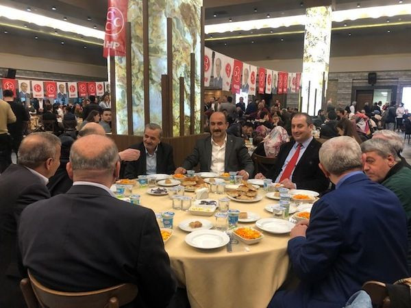 MHP İzmit iftarda buluştu Salon doldu taştı