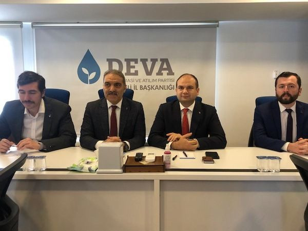 DEVA’lı başkan herkesi siyasete çağırdı!