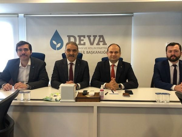 DEVA’lı başkan herkesi siyasete çağırdı!