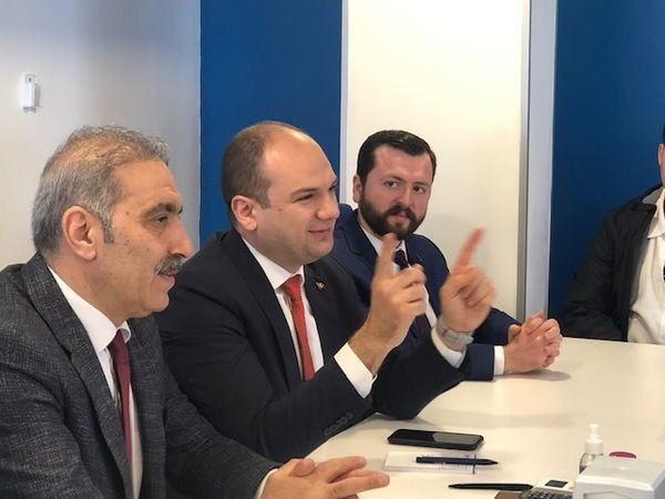 DEVA’lı başkan herkesi siyasete çağırdı!
