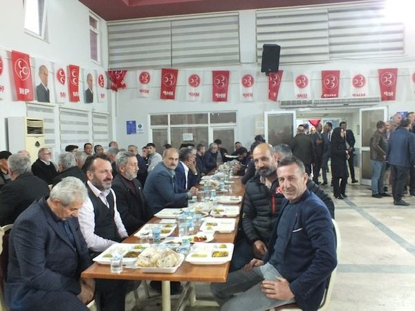 MHP Kartepe’nin iftarına yoğun katılım