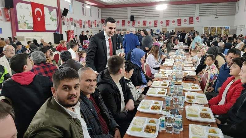 MHP Kartepe’nin iftarına yoğun katılım