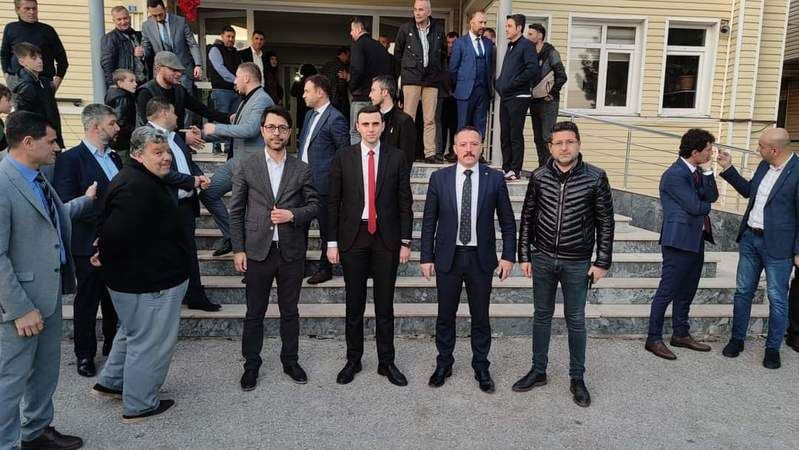 MHP Kartepe’nin iftarına yoğun katılım