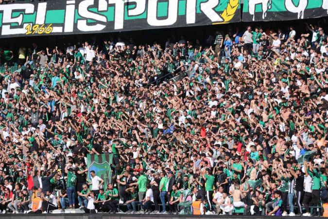 Kocaelispor-Manisa FK maçını 27 bin taraftar izledi
