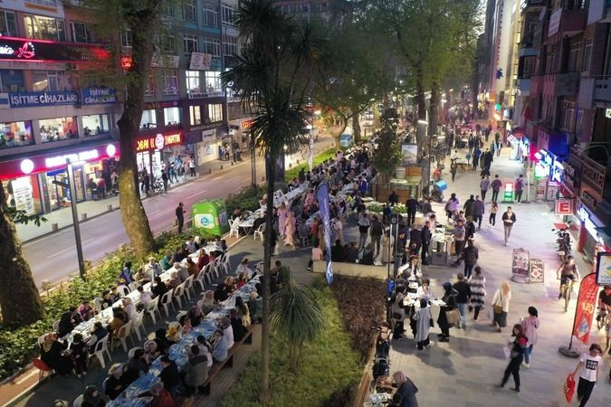 Cumhuriyet Bulvarı yıkıldı! BÜYÜKŞEHİR’DEN 8 BİN KİŞİLİK İFTAR!