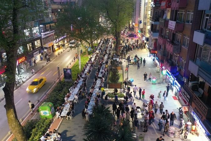 Cumhuriyet Bulvarı yıkıldı! BÜYÜKŞEHİR’DEN 8 BİN KİŞİLİK İFTAR!