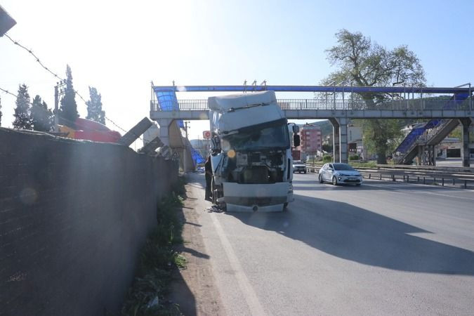 Üst geçit çöktü faciaya ramak kaldı!