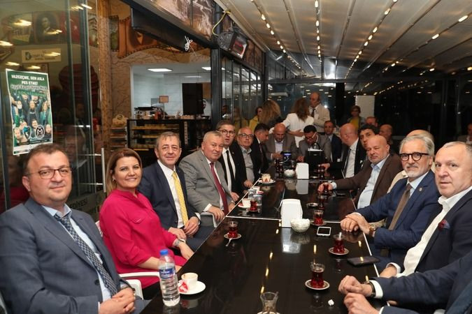 DP’liler finali Gülümse Kafe’de yaptı