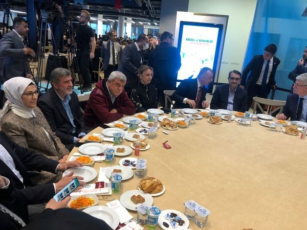 Bu kılık “etik” mi Karaosmanoğlu?