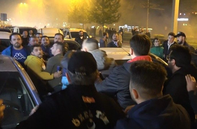 Kocaeli’de Trabzonspor'un ŞAMPİYONLUK KUTLAMASINDA GERGİNLİK