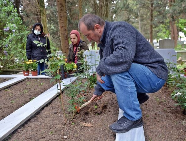 Mezarlıklarda hüzünlü bayram arifesi