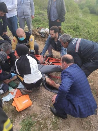 İki otomobil çarpıştı YARALILAR VAR!