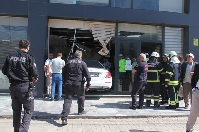 Lüks otomobil VERGİ DAİRESİNE DALDI!