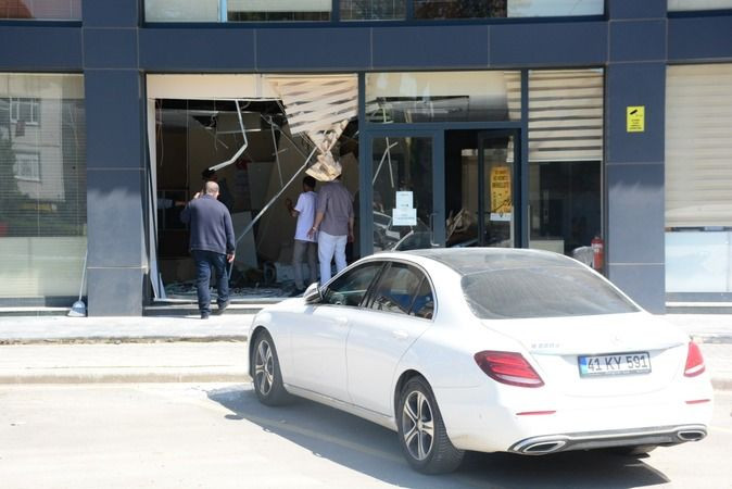Lüks otomobil VERGİ DAİRESİNE DALDI!