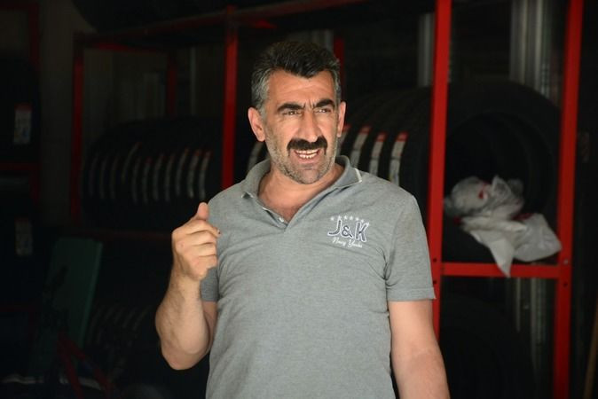 Oto lastikçinin fareyle imtihanı
