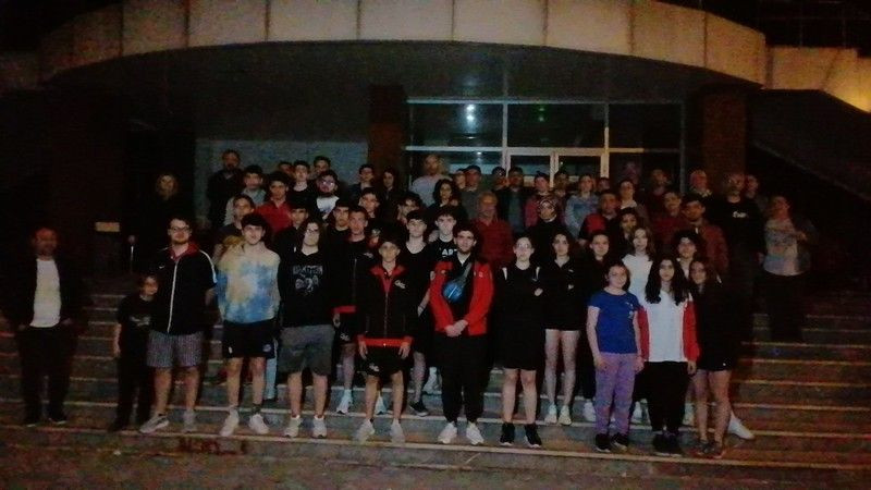 Genç sporcular neye uğradıklarını şaşırdı, ortalık karıştı