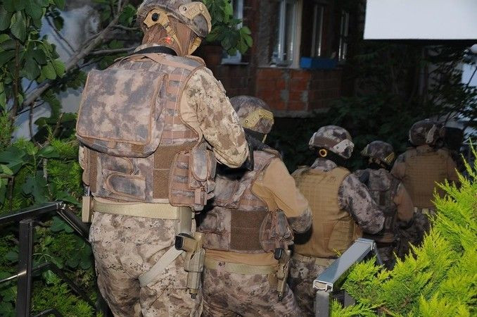 73 kişiyi dolandıran şüphelilere EŞ ZAMANLI OPERASYON
