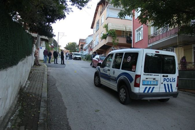 Sokak ortasında silahlı bıçaklı kavga: 1 ölü, 3 yaralı