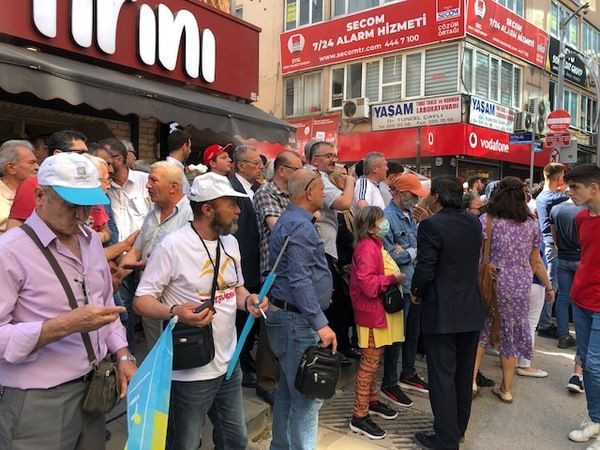İzmitliler Akşener’i görmek için kuyruk oldu!