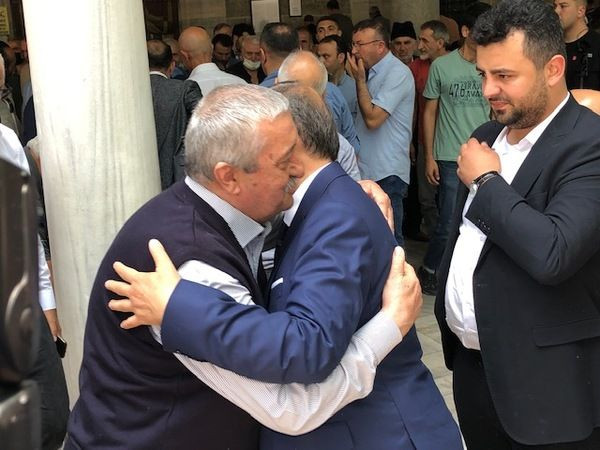 Özhaseki ve Yıldırım Cumhuriyet Bulvarı’nda yürüdü