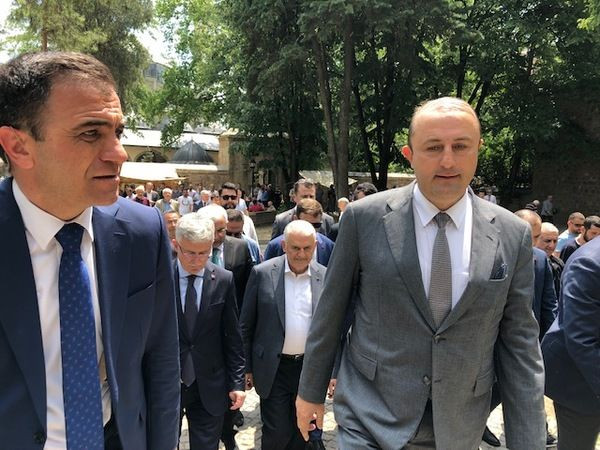 Özhaseki ve Yıldırım Cumhuriyet Bulvarı’nda yürüdü