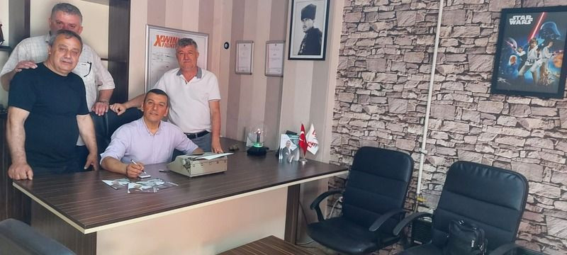 Efsane muhtarın ailesinden Sadıkoğlu’na destek!