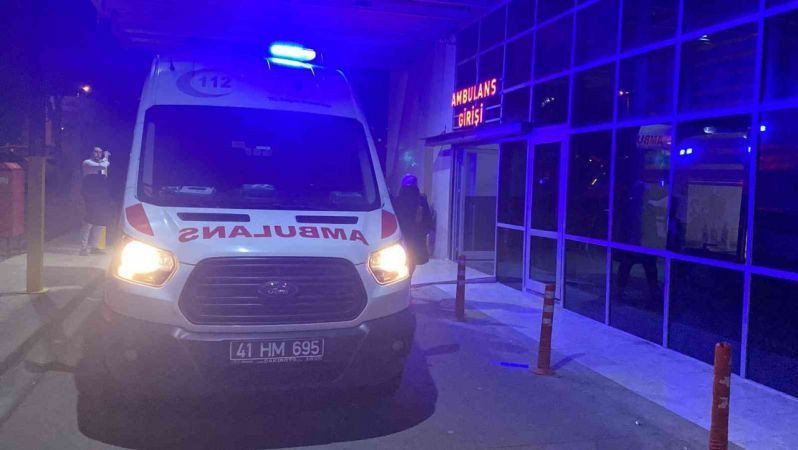 Tartıştığı ev arkadaşını bıçaklayıp kaçtı