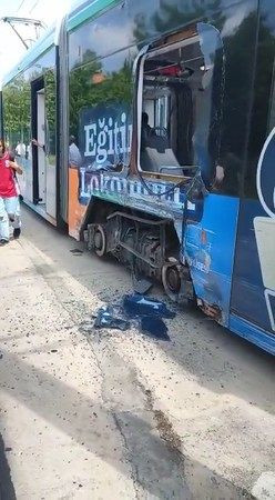Kocaeli'de TRAMVAYLAR ÇARPIŞTI!